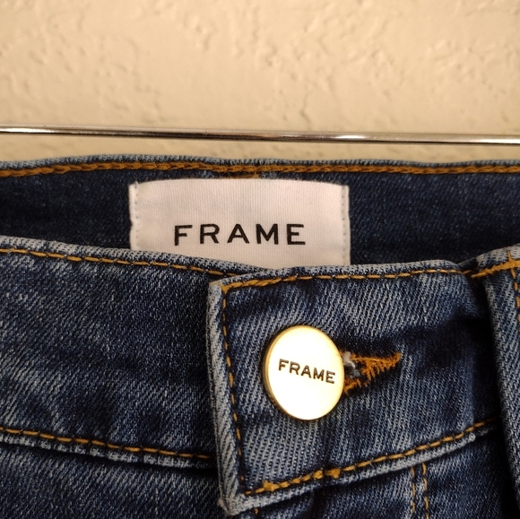 FRAME Le Sylvie Crop Distressed Denim Jeans - Picture 4 of 8
